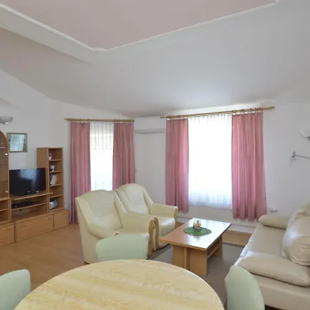 Apartment Zwei Rosen - Pul553 Fondole
