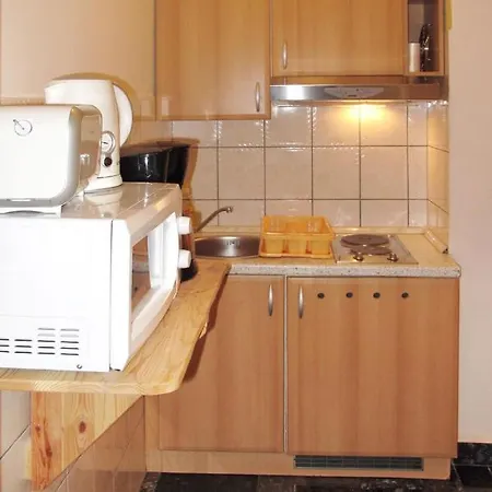 Apartment Zwei Rosen - Pul553 By Interhome