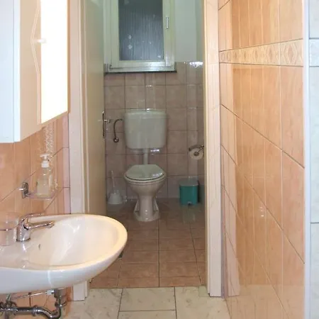 Zwei Rosen - Pul553 By Interhome * Fondole