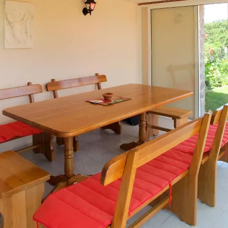 Zwei Rosen - Pul553 By Interhome * Fondole