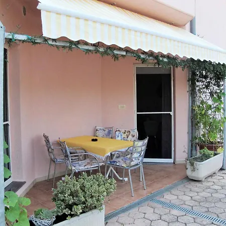 Zwei Rosen - Pul553 By Interhome