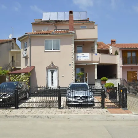 Zwei Rosen - Pul553 By Interhome *