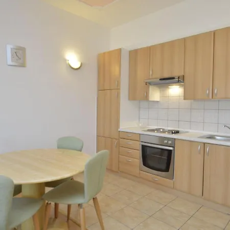 Apartment Zwei Rosen - Pul553 By Interhome