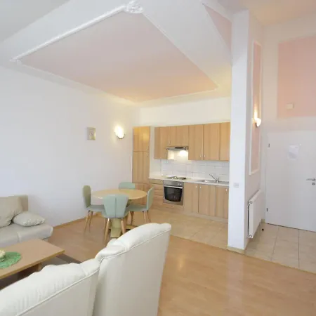Apartment Zwei Rosen - Pul553 By Interhome