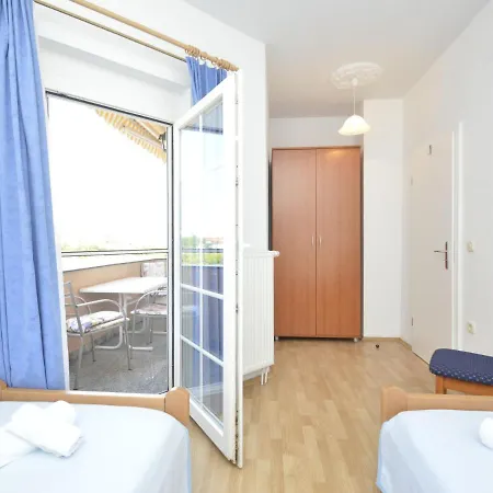 Apartment Zwei Rosen - Pul553 By Interhome *