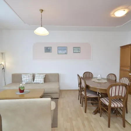 Zwei Rosen - Pul553 By Interhome *