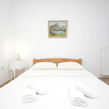 Apartment Zwei Rosen - Pul553 By Interhome Fondole