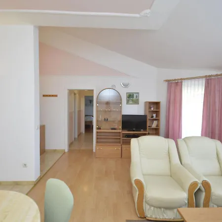 Zwei Rosen - Pul553 By Interhome